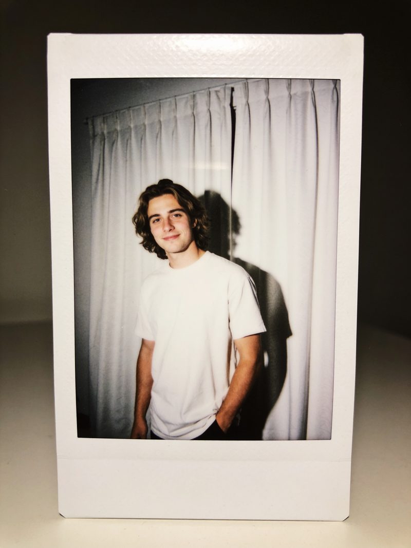 Estilo Polaroid con cortina: foto generada con Unposed